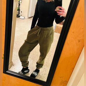 Skatie Rocky Sweatpants 🌴